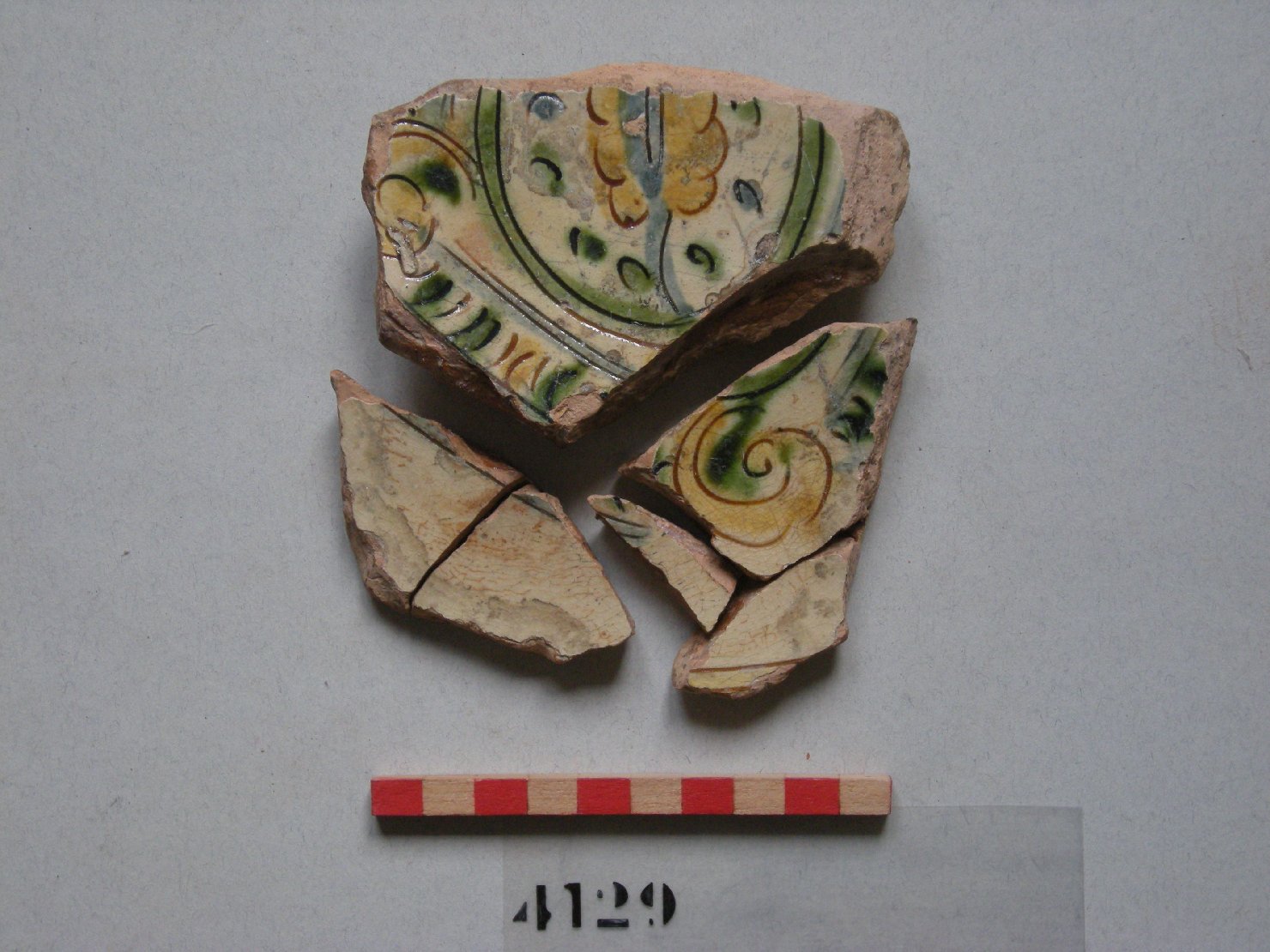 stemma (piatto, frammento) - ambito padano (secc. XVI/ XVII)