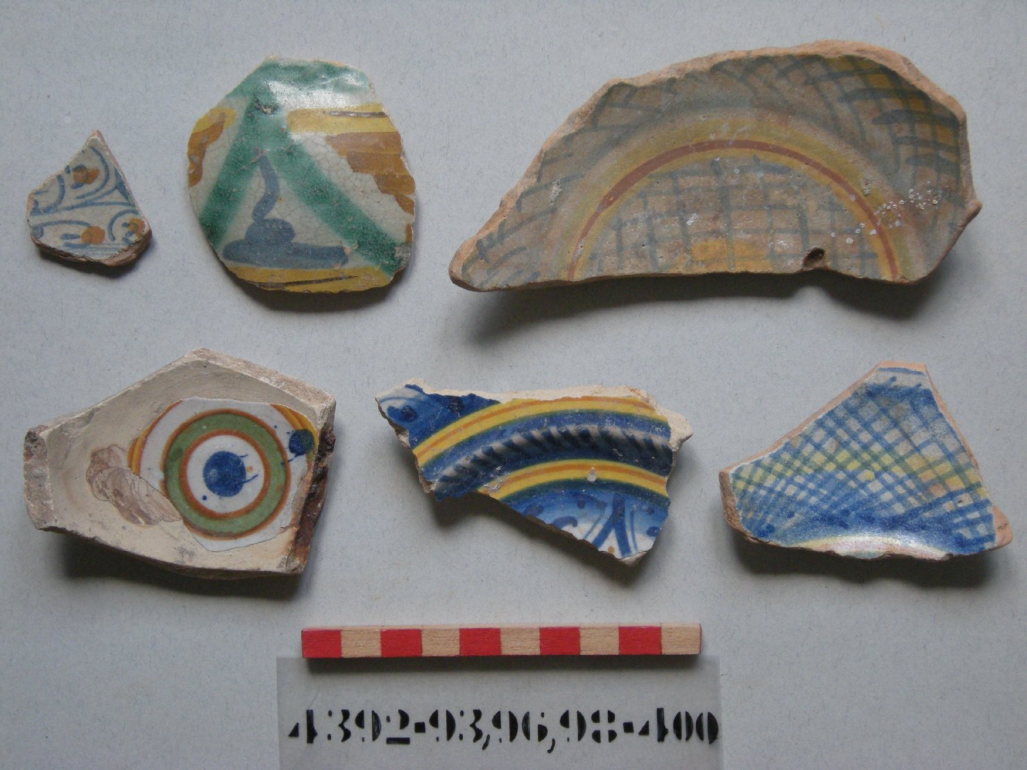 motivi decorativi geometrici (scodella, frammento) - ambito padano (sec. XVII)