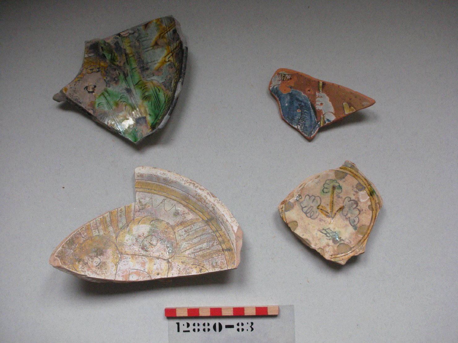 motivo decorativo geometrico (piatto, frammento) - ambito veneziano (sec. XVI)