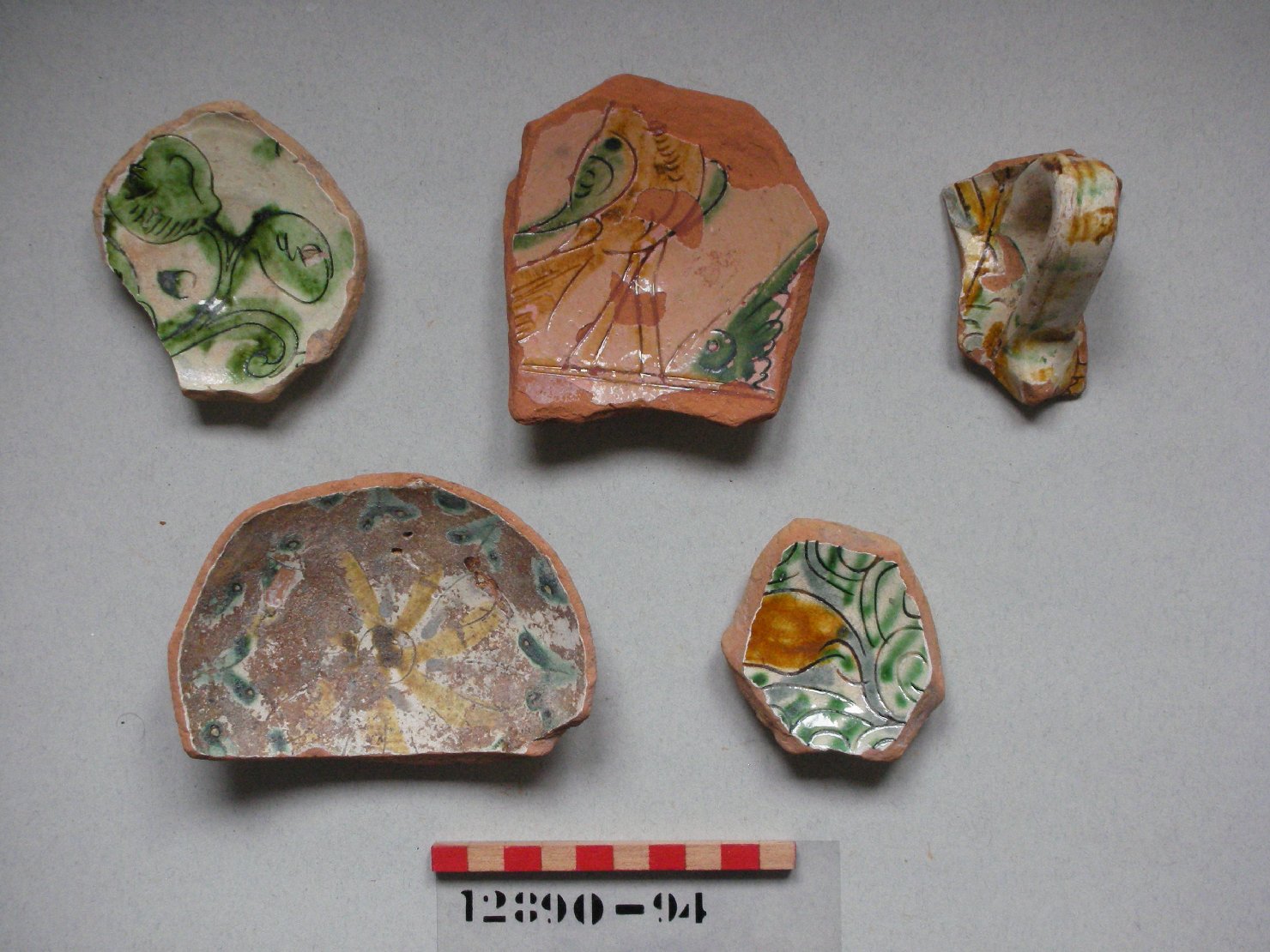 motivo decorativo zoomorfo (piatto, frammento) - ambito veneziano (secc. XVI/ XVII)