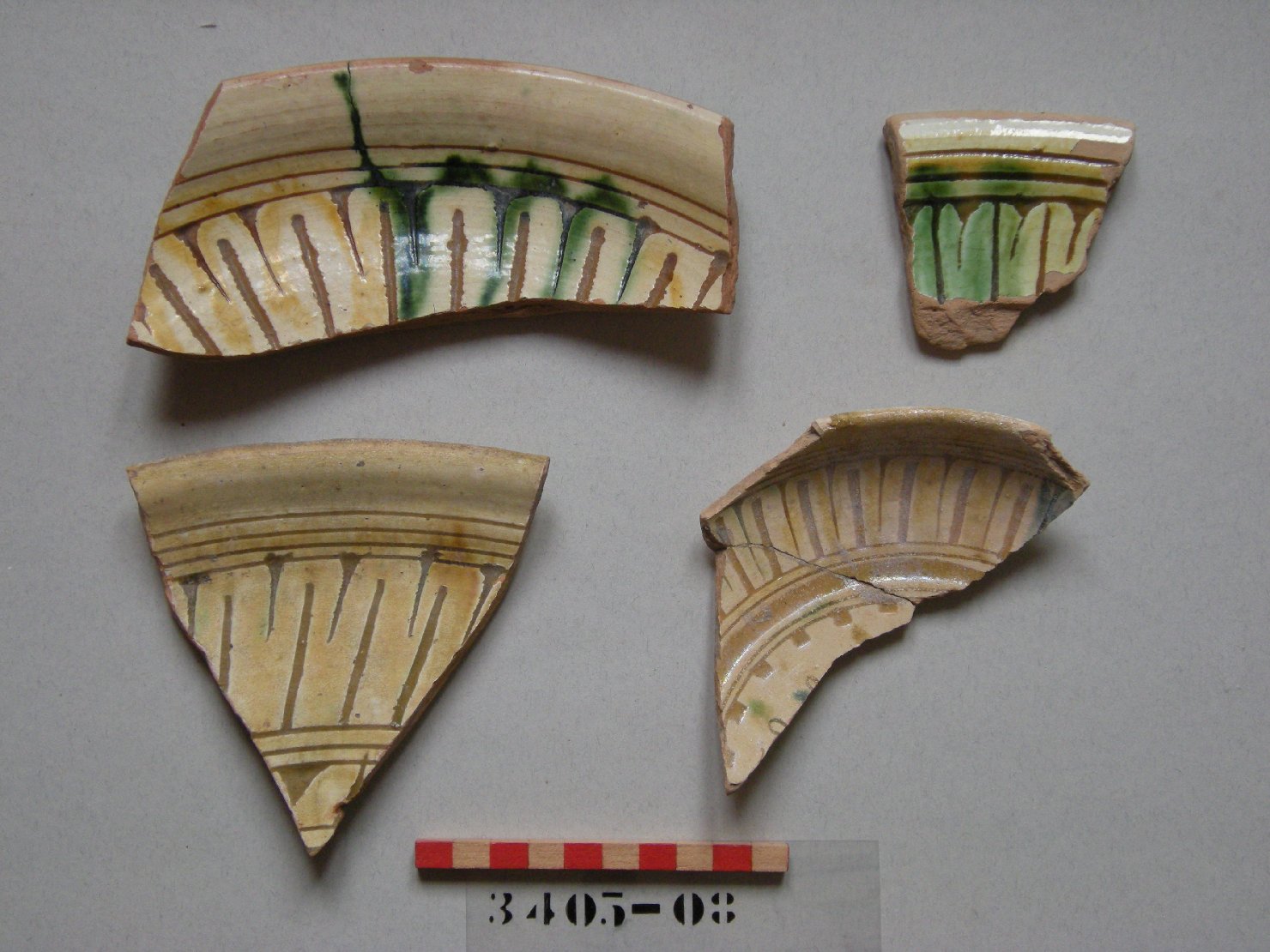 motivo decorativo geometrico (piatto, frammento) - ambito veneziano (secc. XVI/ XVII)