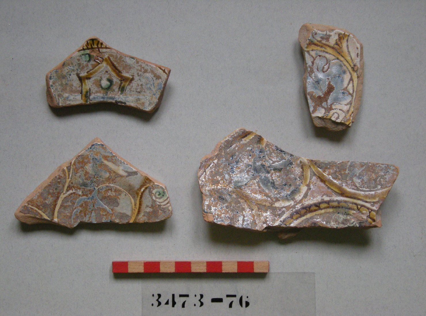 motivi decorativi geometrici (piatto, frammento) - ambito veneziano (secc. XVI/ XVII)