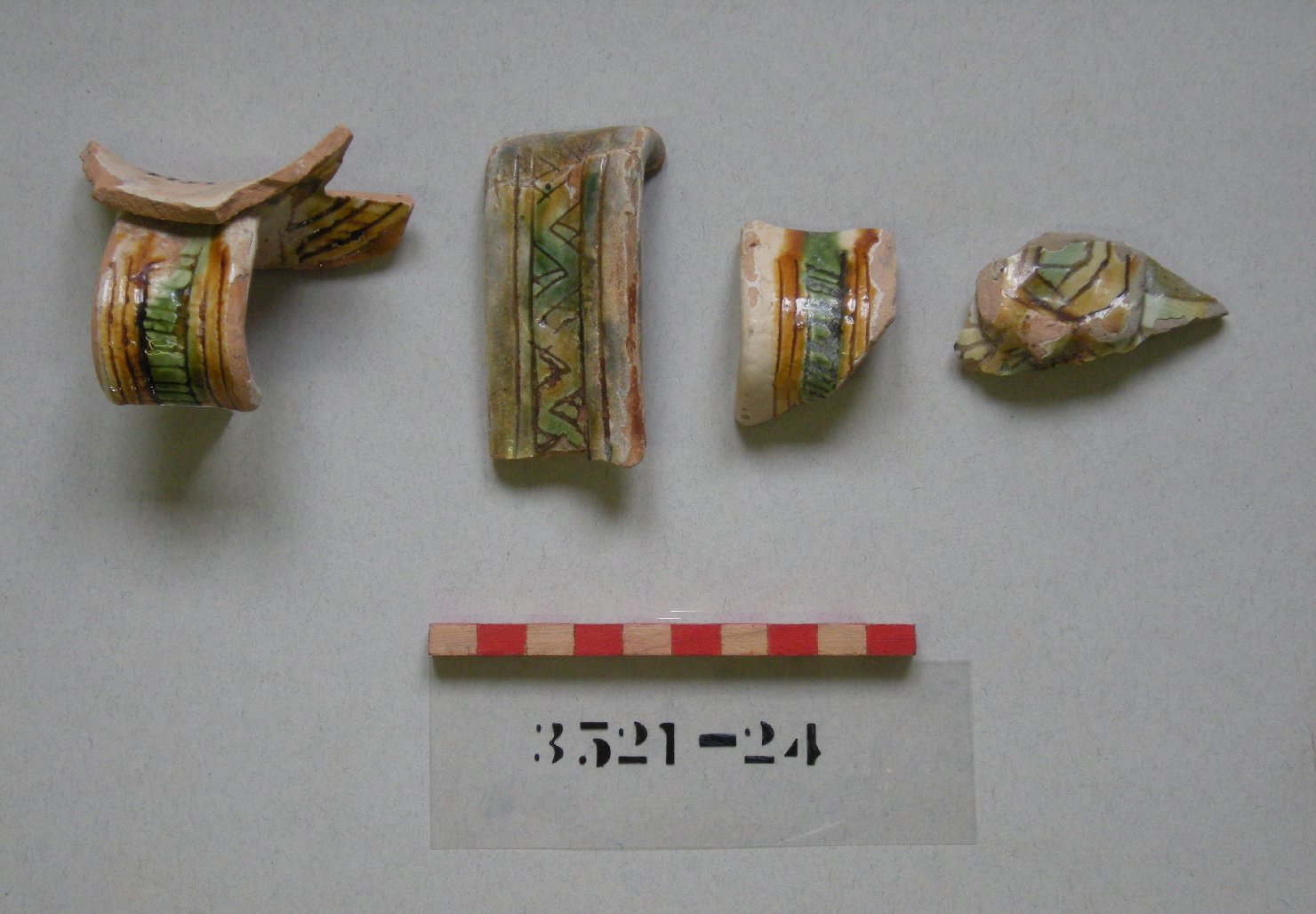 motivi decorativi geometrici (boccale, frammento) - ambito veneziano (sec. XVI)