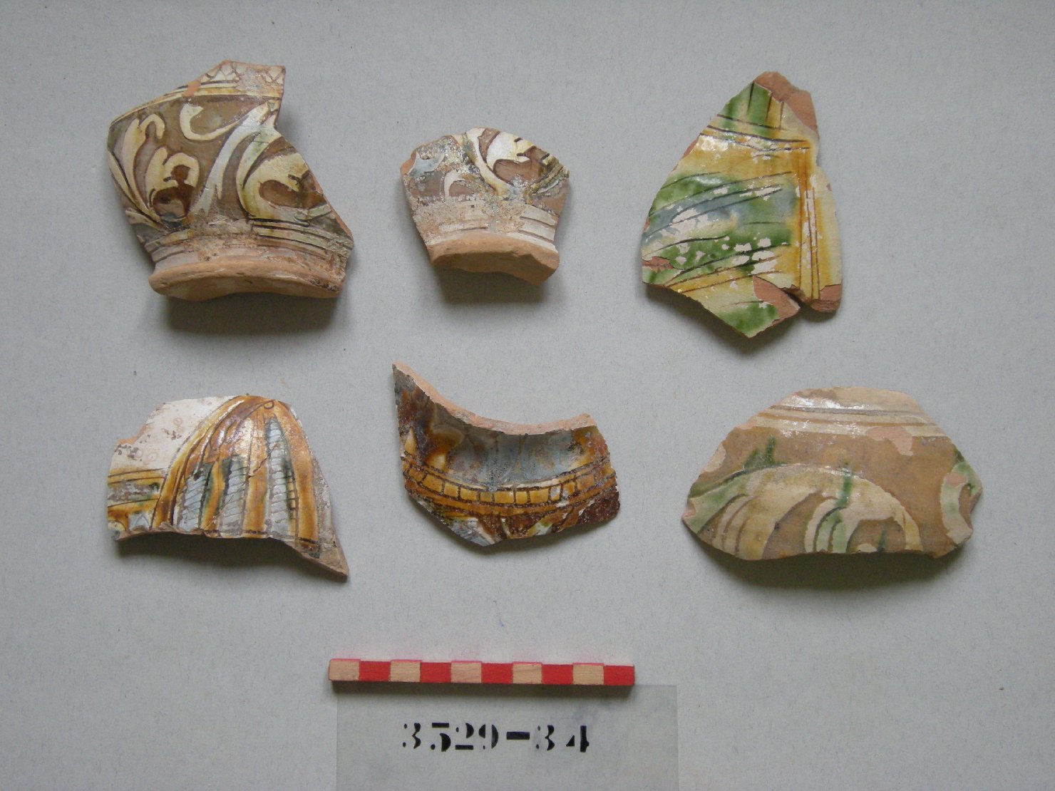 motivi decorativi vegetali (boccale, frammento) - ambito veneziano (secc. XVI/ XVII)