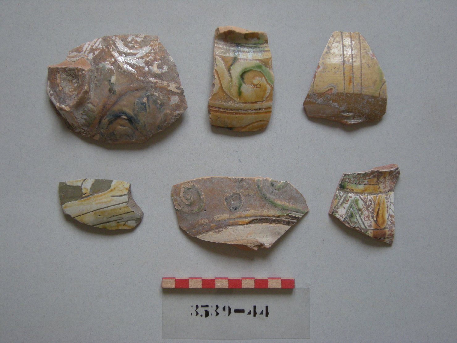 motivi decorativi vegetali (boccale, frammento) - ambito veneziano (sec. XVI)