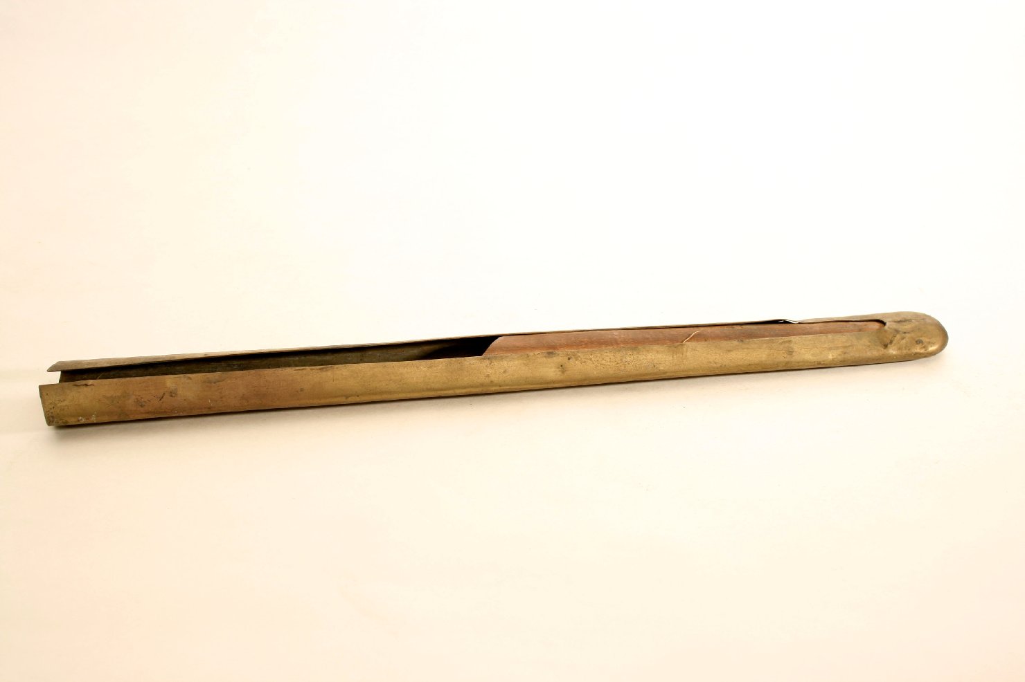 placca, opera isolata - produzione indonesiana (fine/inizio secc. XIX/ XX)