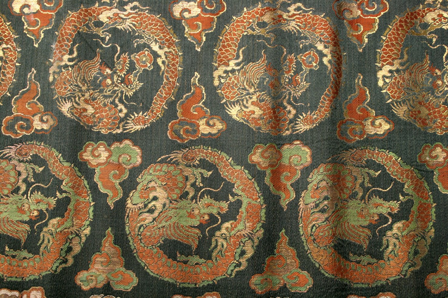 draghi (tessuto, opera isolata) - ambito cinese (fine/inizio secc. XIX/ XX)