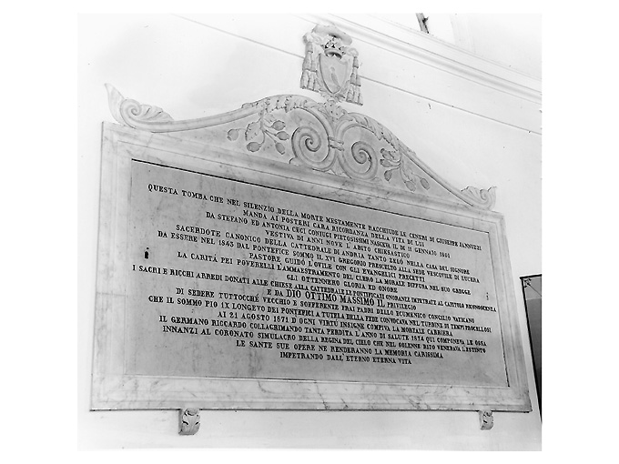 lapide tombale - produzione Italia meridionale (sec. XIX)