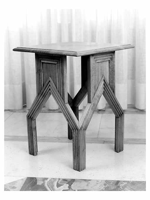 tavolino, opera isolata di Cambellotti Duilio (sec. XX)