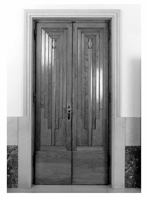 porta - a due battenti, serie di Cambellotti Duilio, Stabilimento Vittorio Miconi (sec. XX)