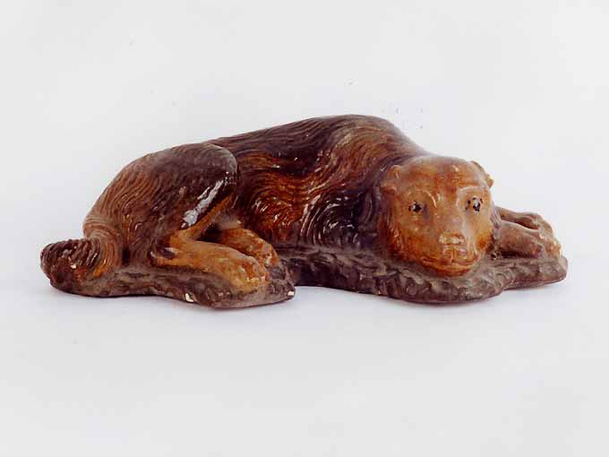 cane accucciato (statuetta di presepio, opera isolata) - produzione Italia meridionale (secc. XIX/ XX)