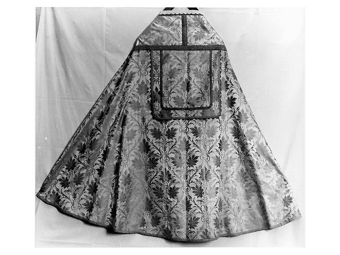 piviale - manifattura Italia meridionale (primo quarto sec. XX)