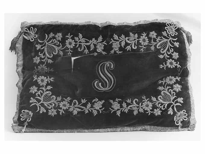 cuscino per libro liturgico, serie - manifattura monastica (ultimo quarto sec. XIX)