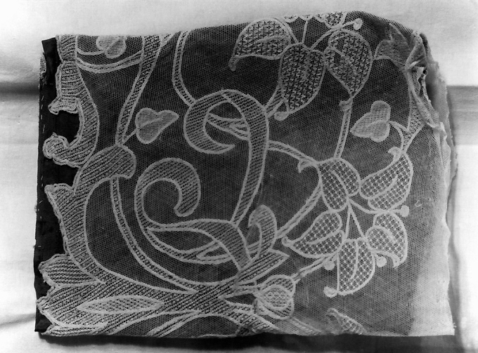 giglio (dalmatica, frammento) - manifattura monastica (primo quarto sec. XX)