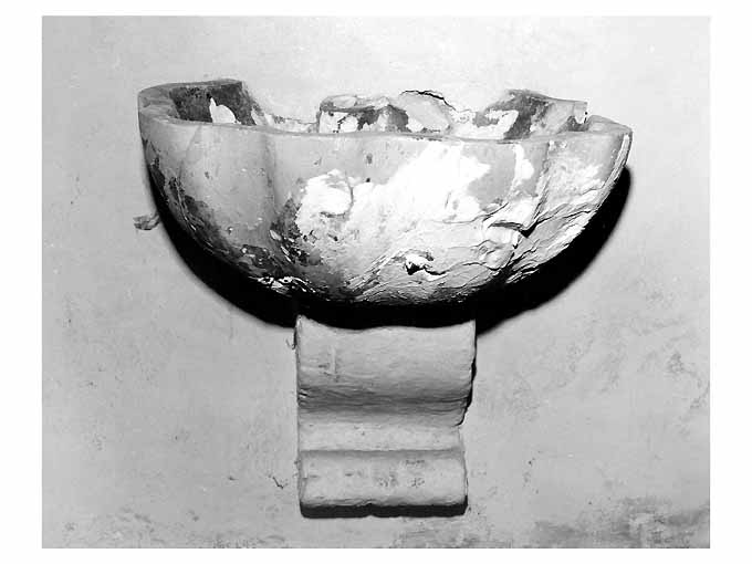 acquasantiera da parete - ambito Italia meridionale (seconda metà sec. XVIII)