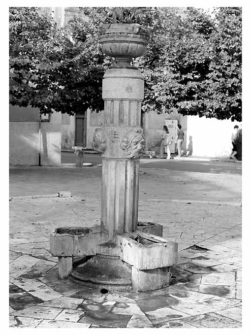 fontana - ambito Italia meridionale (secondo quarto sec. XX)