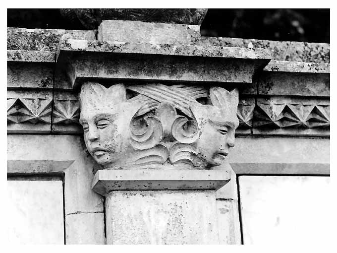 mascherone (capitello di parasta, opera isolata) - ambito Italia meridionale (inizio sec. XX)