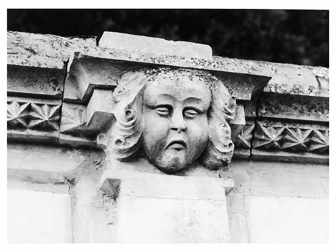 mascherone femminile (semicapitello figurato, opera isolata) - ambito Italia meridionale (inizio sec. XX)