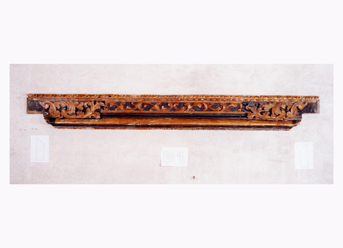 cornice, frammento - ambito pugliese (seconda metà sec. XVII)