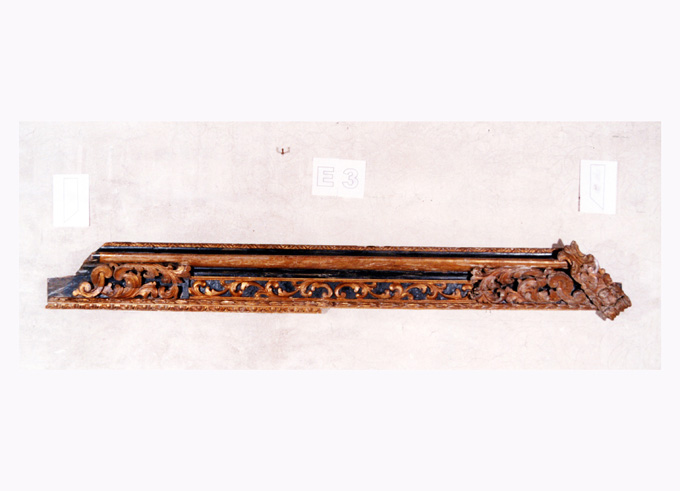 cornice, frammento - ambito pugliese (seconda metà sec. XVII)