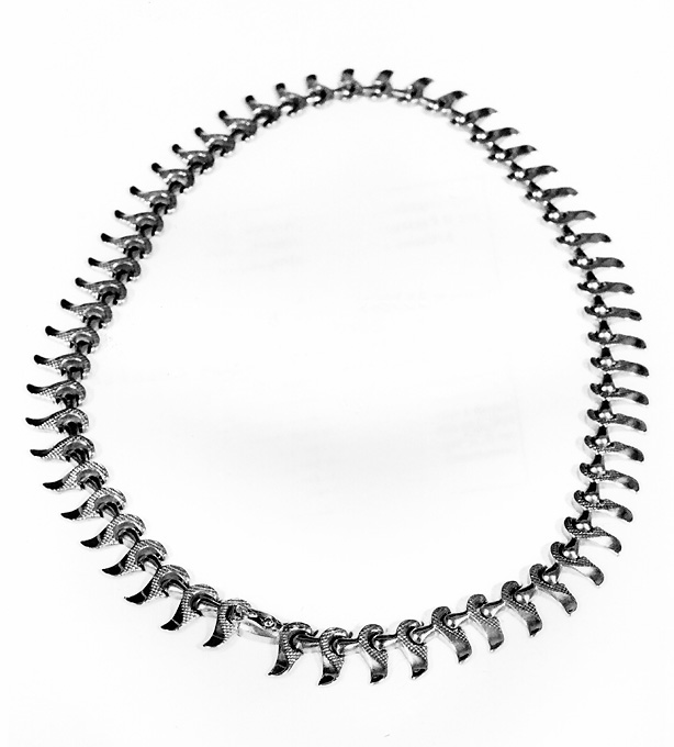 collana - ambito italiano (sec. XX)