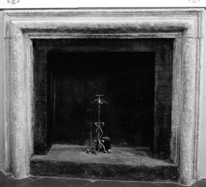 mostra di camino - ambito Italia meridionale (secc. XVII/ XVIII)