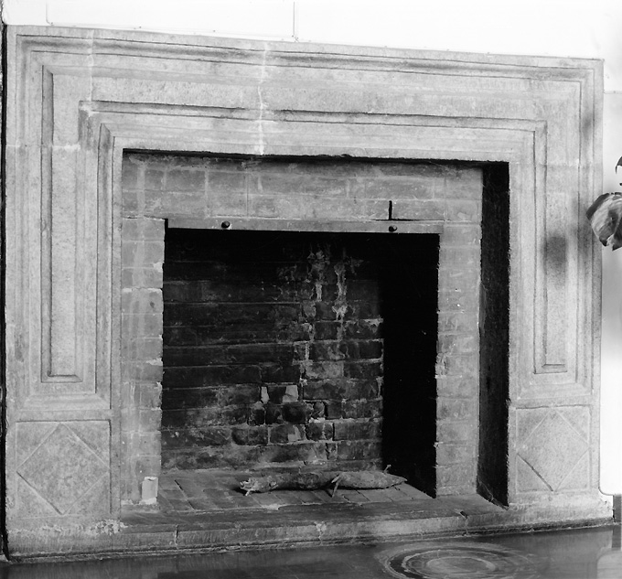 mostra di camino - ambito Italia meridionale (secc. XVII/ XVIII)