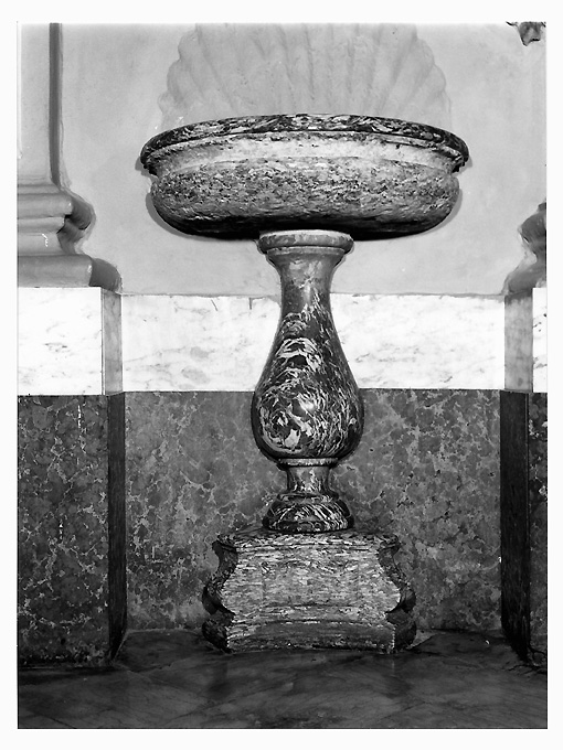 acquasantiera - a fusto - ambito pugliese (seconda metà sec. XVII)