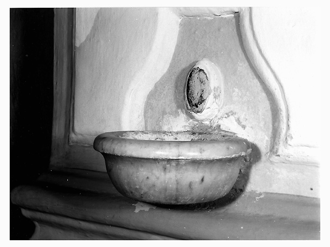 acquasantiera da parete - ambito salentino (sec. XIX)