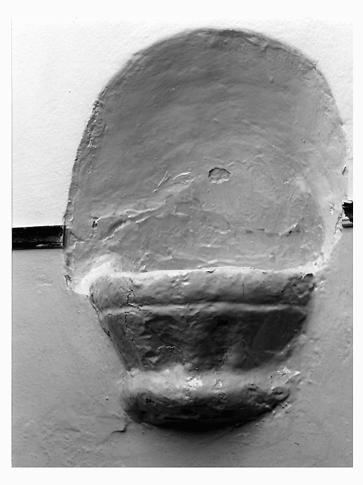 acquasantiera da parete - ambito salentino (sec. XVII)
