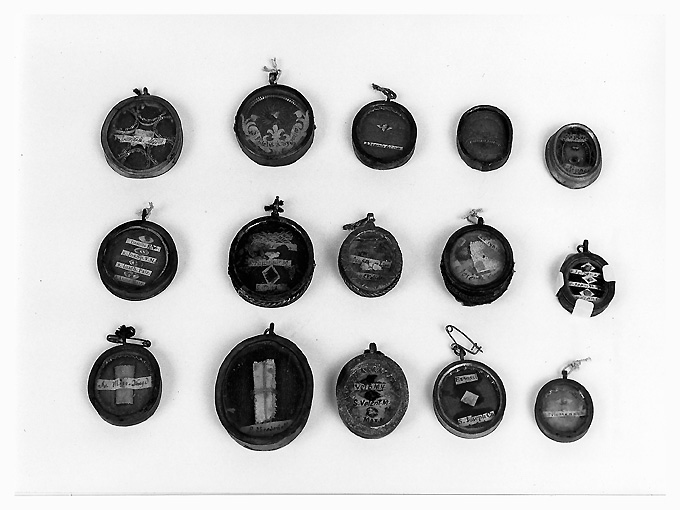 reliquiario a capsula, serie - manifattura salentina (sec. XVIII)