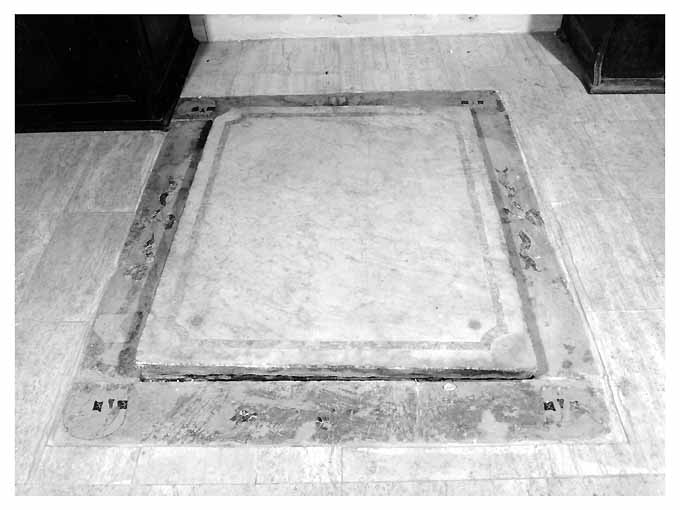 lastra tombale - ambito salentino (sec. XVIII)