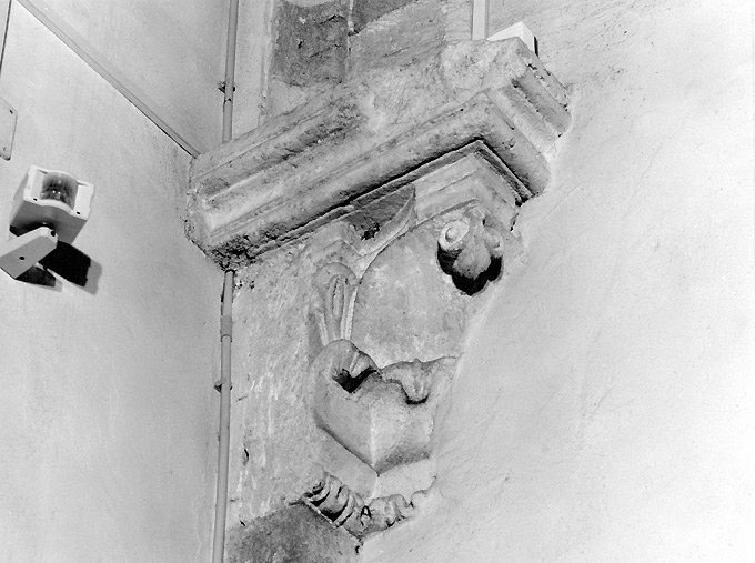 capitello, frammento - ambito pugliese (sec. XIII)