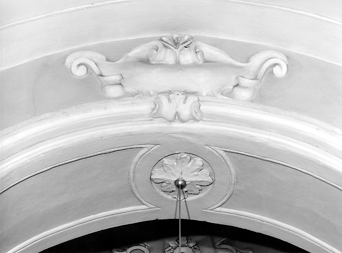 cartiglio (decorazione plastica) - ambito salentino (fine/inizio secc. XVIII/ XIX)