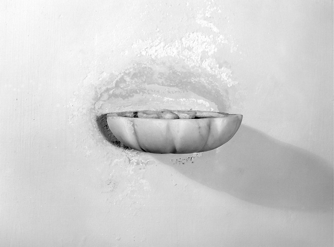 acquasantiera da parete - ambito salentino (prima metà sec. XX)