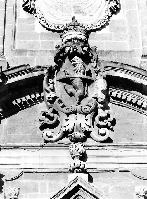 stemma gentilizio (rilievo) - ambito salentino (sec. XVIII)