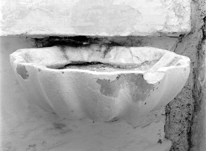 acquasantiera da parete - ambito salentino (sec. XVII)