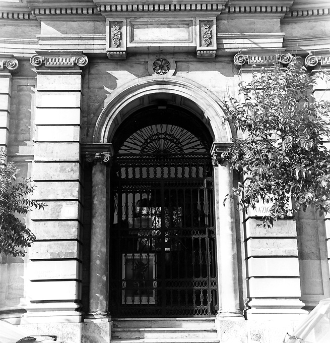 portale di Calderini Guglielmo, Ditta Raffo (sec. XX)