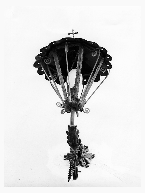 lampada - a muro - ambito salentino (secondo quarto sec. XX)