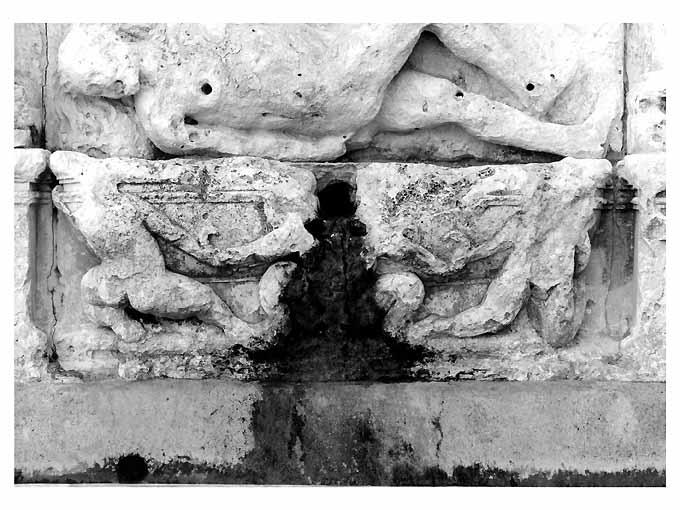 figure antropomorfe (rilievo, elemento d'insieme) - ambito salentino (sec. XVI)