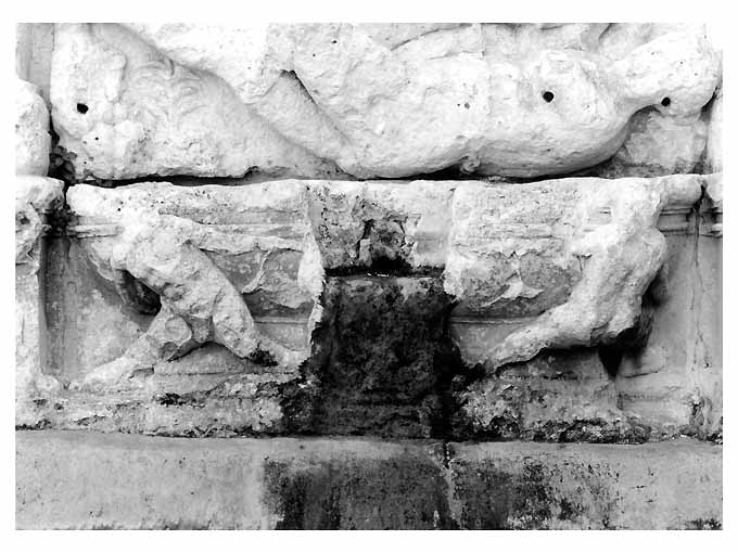 figure antropomorfe (rilievo, elemento d'insieme) - ambito salentino (sec. XVI)