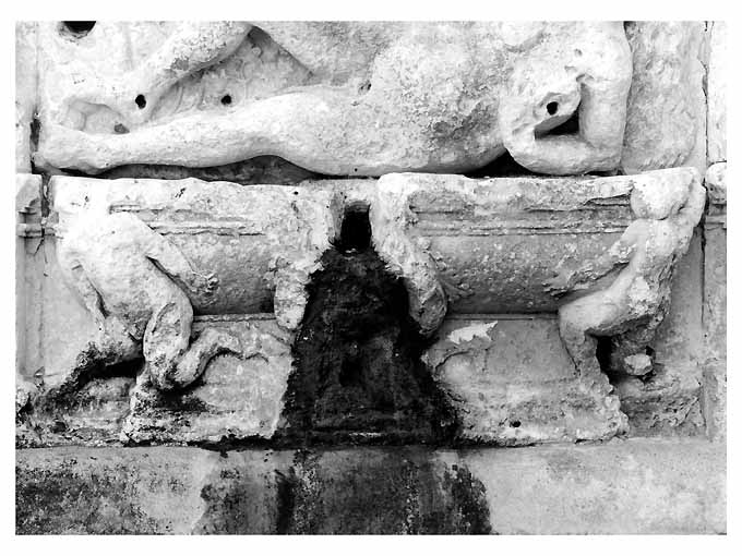 figure antropomorfe (rilievo, elemento d'insieme) - ambito salentino (sec. XVI)