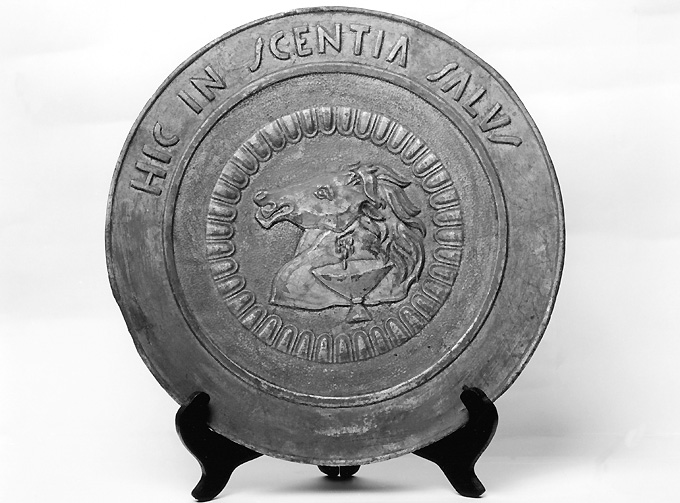 piatto - ambito italiano (prima metà sec. XX)