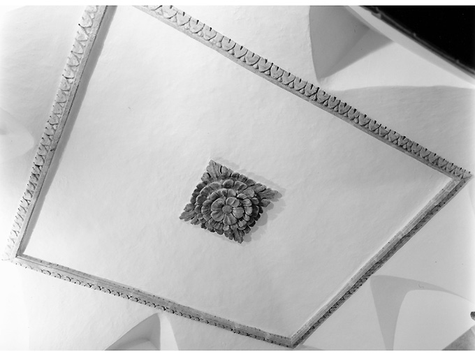 cornice architettonica - produzione salentina (prima metà sec. XVII)