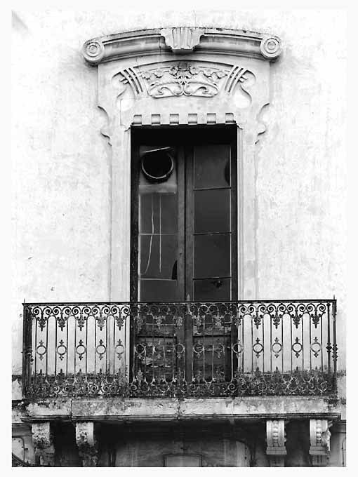 finestrone - ambito salentino (primo quarto sec. XX)