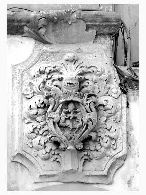 stemma gentilizio della famiglia Greco (rilievo) - ambito salentino (seconda metà sec. XVIII)
