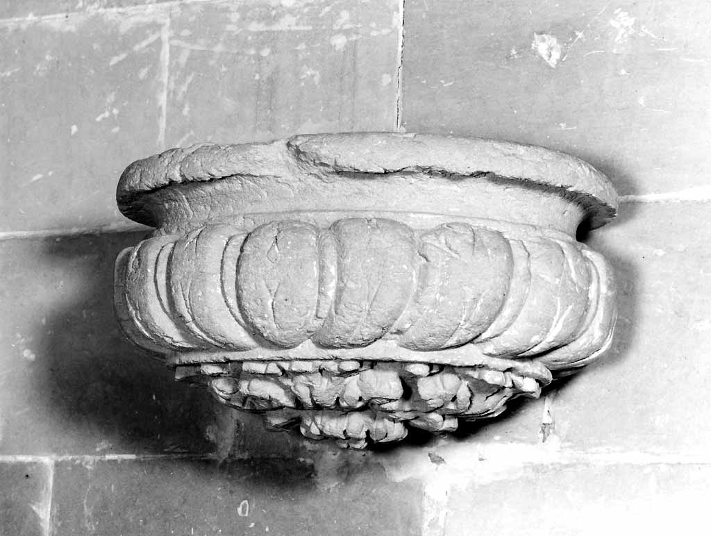 acquasantiera - ambito salentino (sec. XVIII)