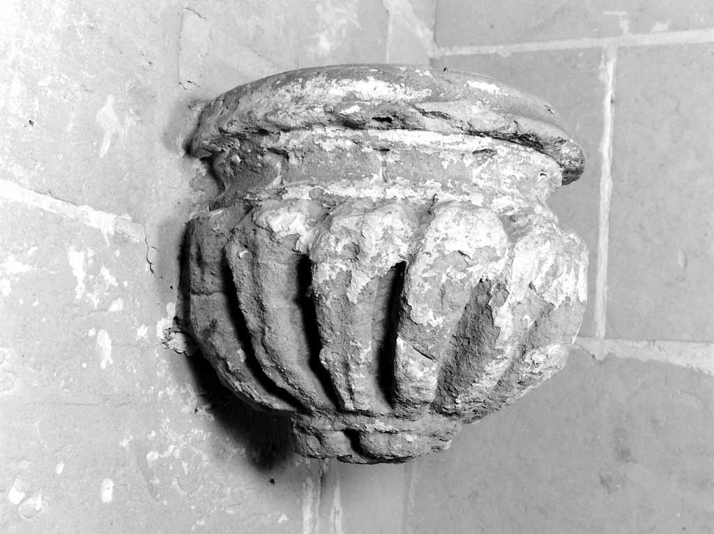 acquasantiera - ambito salentino (sec. XVIII)