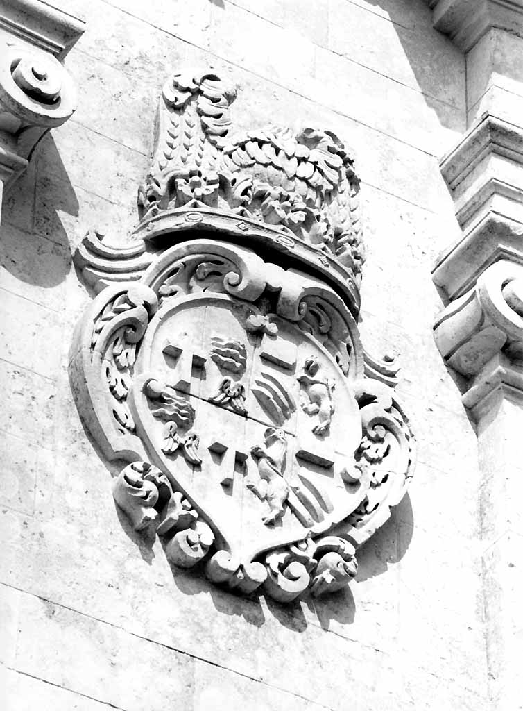 stemma gentilizio delle famiglie Vennero e Stomeo (rilievo) - ambito salentino (sec. XVIII)