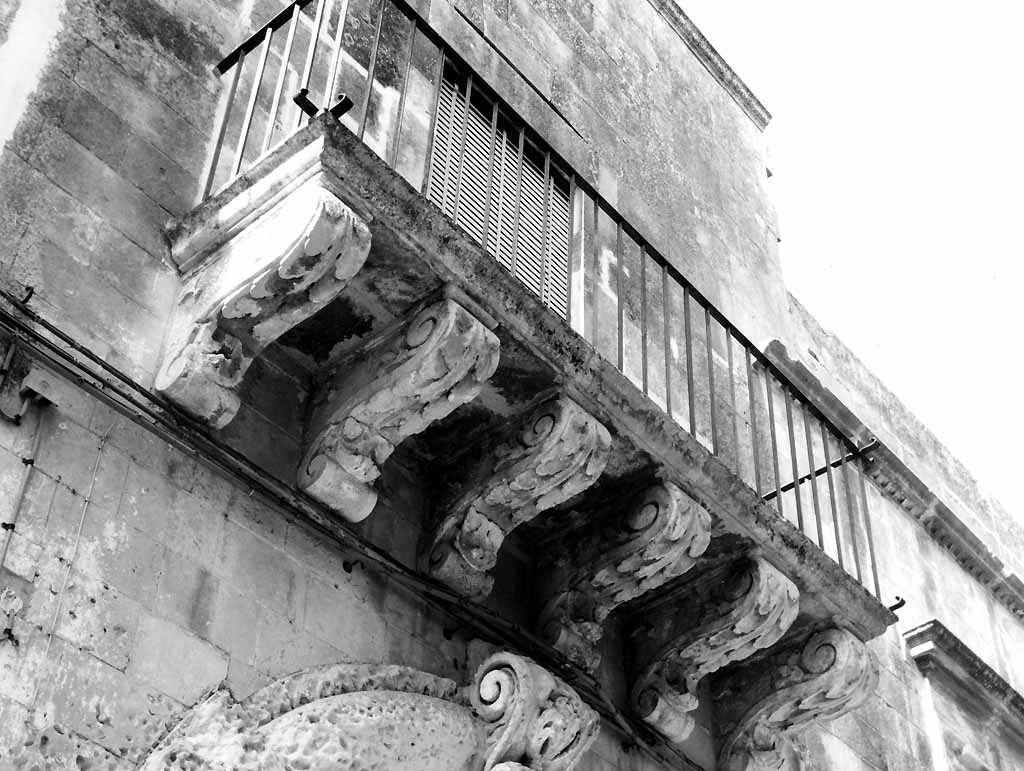 mensola architettonica - a voluta, serie - ambito salentino (seconda metà sec. XVII)